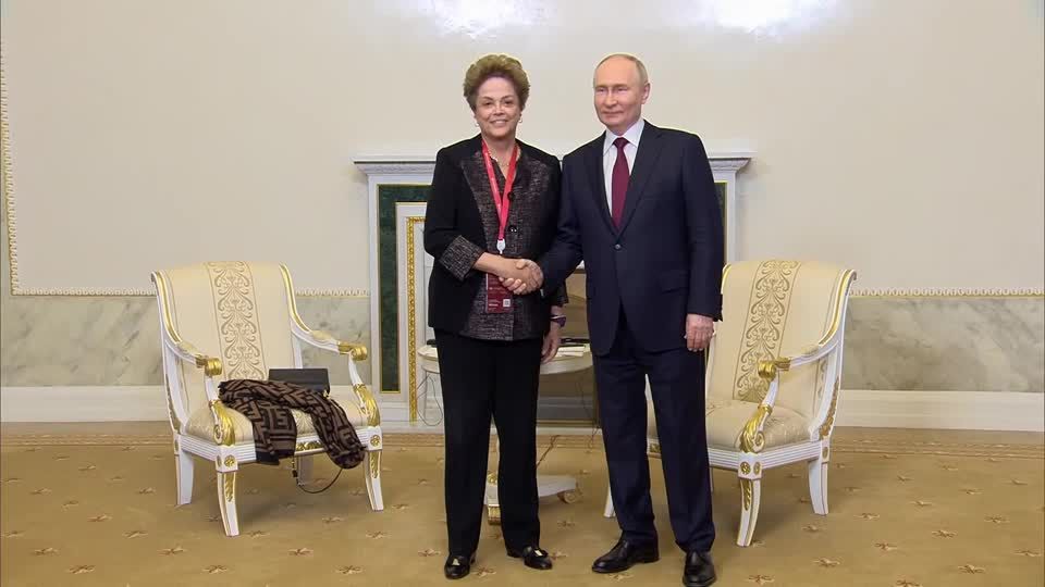 Vladimir Putin se encontra com Dilma Rousseff em São Petersburgo
