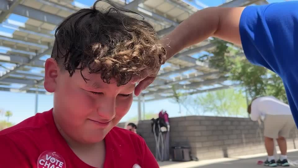 Arizonanos ficam horas sob 'um micro-ondas' para a visita de Trump durante a onda de calor de Phoenix