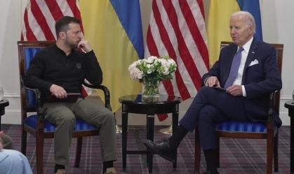 Biden anuncia R$ 1,1 bilhão em ajuda à Ucrânia e pede desculpas a Zelensky por atraso