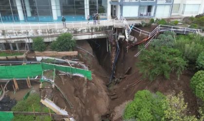 Vídeo: cratera se abre após chuva e ameaça prédio de luxo no Chile