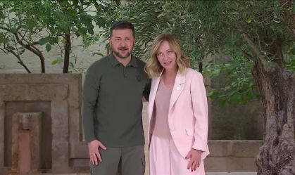 Giorgia Meloni recebe Zelensky na cúpula no G7, na Itália