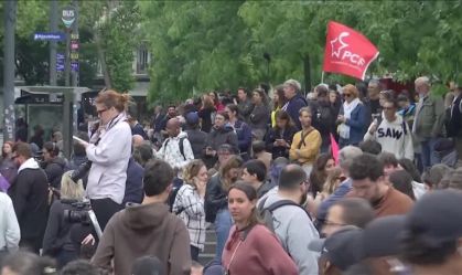 Milhares protestam contra avanço da extrema direita em Paris