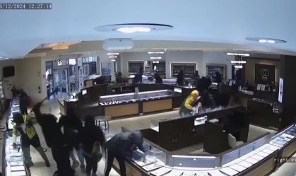 Mais de 20 ladrões invadiram uma joalheria nos EUA; veja vídeo