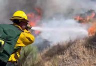 "Difícil de ficar em pé": Repórter da CNN relata ventania perto de incêndio