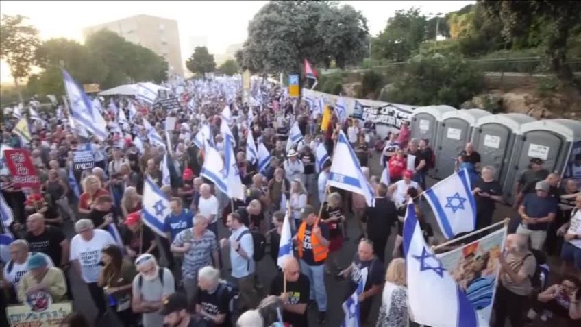 Manifestantes israelenses pedem que governo renuncie "para salvar Israel" / Reuters