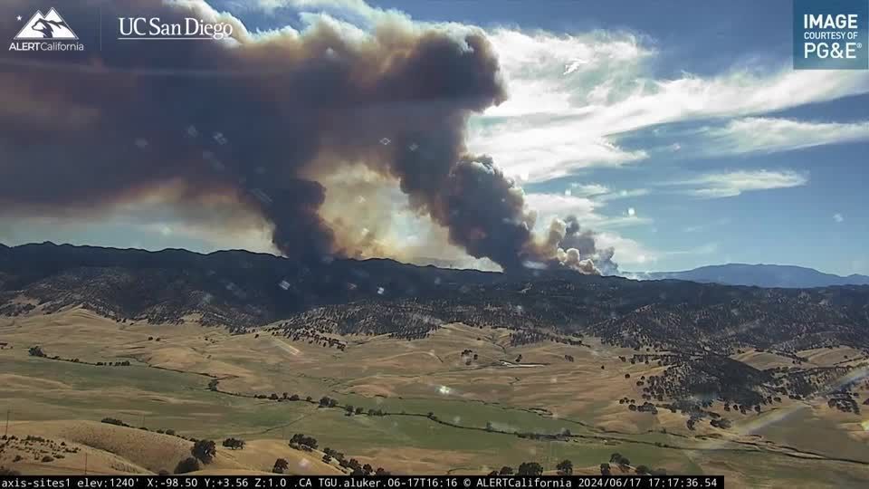 Timelapse video shows a wildfire in North California