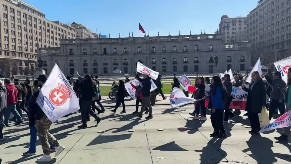 Public health workers on strike in Chile for better work conditions