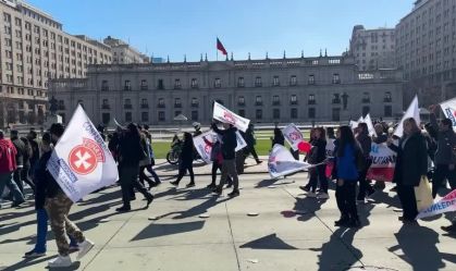 Profissionais de saúde pública fazem greve no Chile