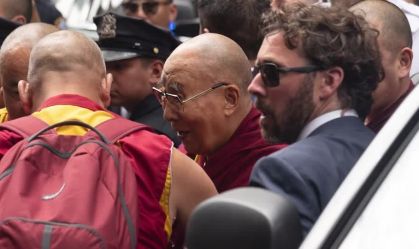 Dalai Lama chega a Nova York para tratamento médico