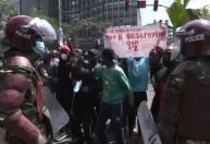 Polícia dispara contra manifestantes que tentavam invadir o parlamento do Quênia