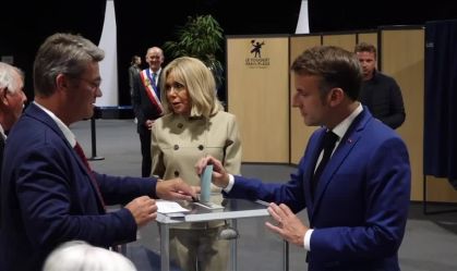 Macron vota no primeiro turno das eleições parlamentares francesas
