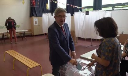 França enfrenta negociações difíceis por coalizão após conquista da esquerda