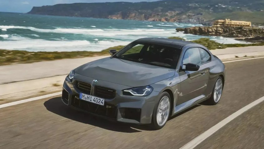 BMW M2 2025: esportivo tem tração traseira para dar mais emoção ao dirigir• Divulgação/BMW