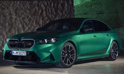 BMW M5 vira híbrido plug-in, ganha mais potência e faz até 62 km/l
