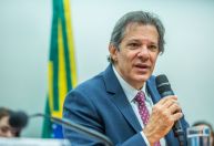 Alta do dólar reforça pressão da equipe econômica por corte de gastos