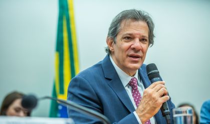 Alta do dólar reforça pressão da equipe econômica por corte de gastos