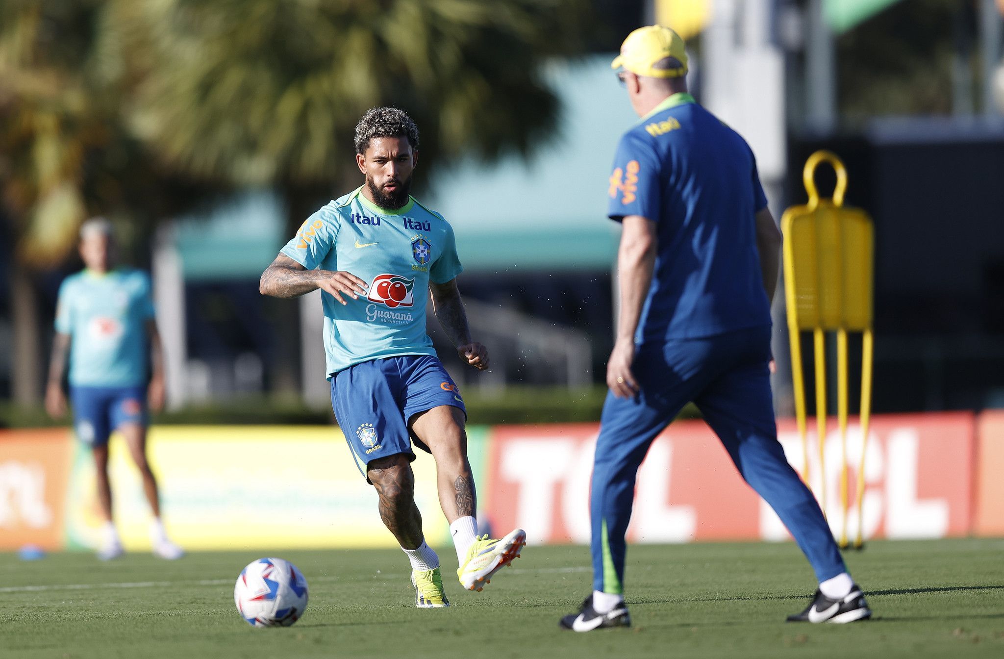 Dorival comanda treino da Seleção Brasileira antes dos amistosos - Foto: Rafael Ribeiro/CBF