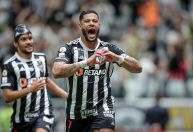 Hulk faz golaço, mas Atlético-MG sofre com "lei do ex" e leva empate do Bahia no Brasileiro