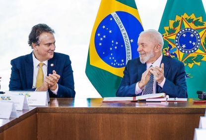 O ministro da Educação, Camilo Santana, e o presidente Luiz Inácio Lula da Silva (PT)