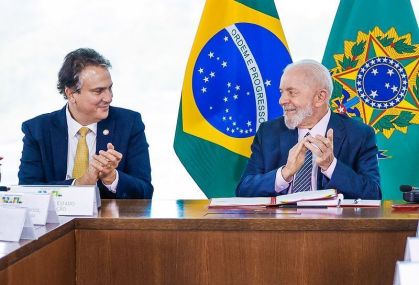 O ministro da Educação, Camilo Santana, e o presidente Luiz Inácio Lula da Silva (PT)