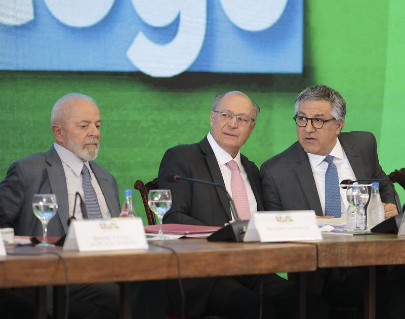 Ministro de Estado Chefe da Secretaria de Relações Institucionais da Presidência da República Alexandre Padilha e o Presidente da República, Luiz Inácio Lula da Silva, durante a 3ª Reunião Plenária do Conselho de Desenvolvimento Econômico