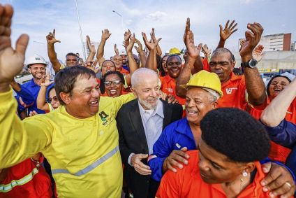 Presidente da República, Luiz Inácio Lula da Silva, durante cerimônia de inauguração do Viaduto Roza Cabinda e de assinatura de Ordens de Serviço para recuperação de trechos da BR-267. Juiz de Fora - MG.