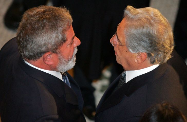 Na imagem: Lula conversa com FHC durante velório de Ruth Cardoso, em São Paulo, em junho de 2008 / Robson Fernandes/Estadão Conteúdo