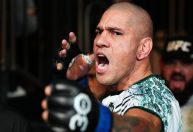 UFC: Alex Poatan confirma que quer voltar ao peso médio e desafia campeão