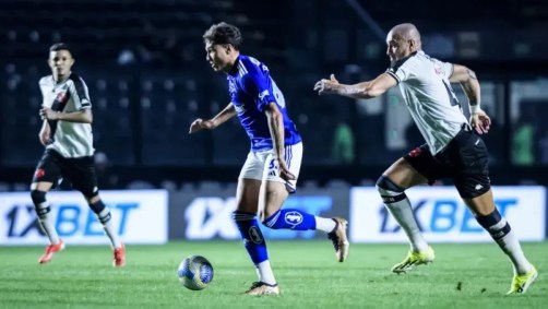 Arthur viana estreou no time principal do Cruzeiro contra o Vasco, em São Januario