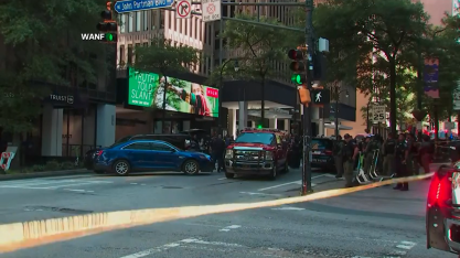 Polícia isola local em que pessoas foram baleadas em praça de alimentação em Atlanta, nos Estados Unidos