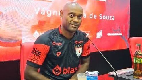 Atlético-GO anuncia saída do atacante Vagner Love