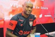 Vagner Love deixa o Atlético-GO e está a caminho de clube da Série B