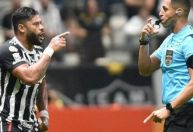 Atlético-MG sobe o tom e chama árbitro que expulsou Hulk de mentiroso