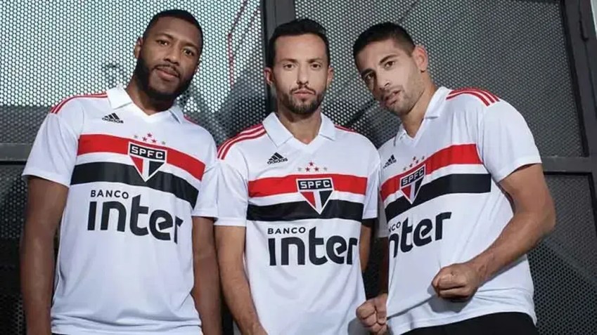 Jucilei (esquerda), Nenê (meio) e Diego Souza (direita) com a camisa do São Paulo / Reprodução/X Adidas