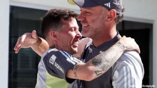 Bernard se apresenta no Atlético-MG