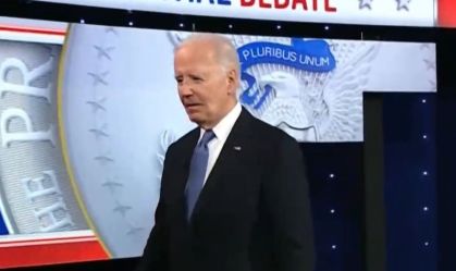Líder democrata da Câmara diz que Biden não deve desistir após desempenho no debate
