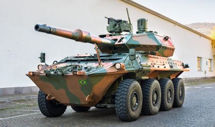 Blindado do Exército embarca para o Brasil após 40 dias retido na Alemanha