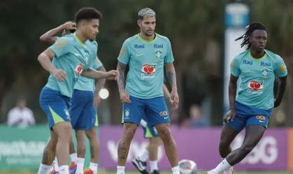 Bruno Guimarães pede equilíbrio na Seleção: "Tomamos gols que poderíamos evitar"