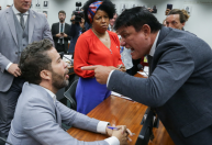 Deputado sugere suspensão de mandato de “políticos brigões”; Lira encomenda estudos