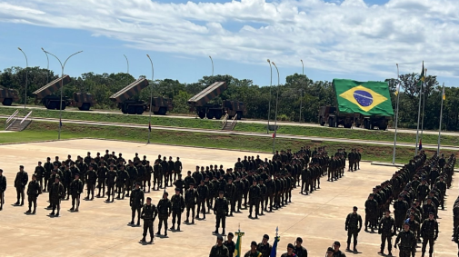 O Astros, sistema de artilharia de foguetes e mísseis, é utilizado pelas Forças Armadas