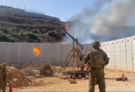 Vídeo: Soldados de Israel usam catapulta com bola de fogo na fronteira com Líbano