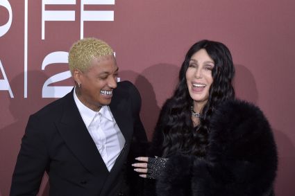 Cher e namorado, Alexander Edwards, no Festival de Cinema de Cannes, na França, em 24 de maio
