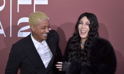 Cher rebate críticas sobre diferença de 40 anos com o namorado