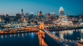 Cincinnati é uma cidade do estado do Ohio e conhecida como a &quot;Queen City&quot; (Cidade da Rainha).