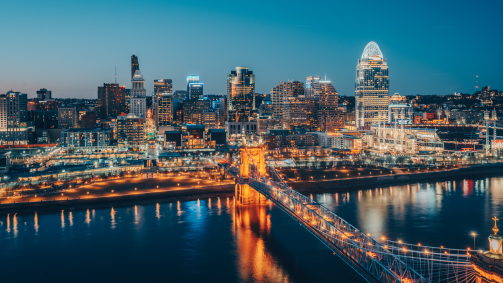 Cincinnati é uma cidade do estado do Ohio e conhecida como a "Queen City" (Cidade da Rainha).
