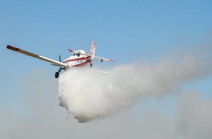 Bombeiros tentam combater incêndios no Pantanal em junho de 2024
