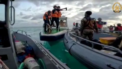 Filipinas dizem que guarda costeira da China usou armas brancas em conflito no Mar da China