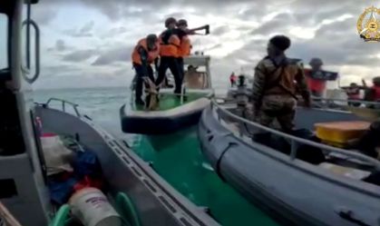 “Só piratas fazem isso”: Filipinas acusam China de usar armas brancas no Mar da China