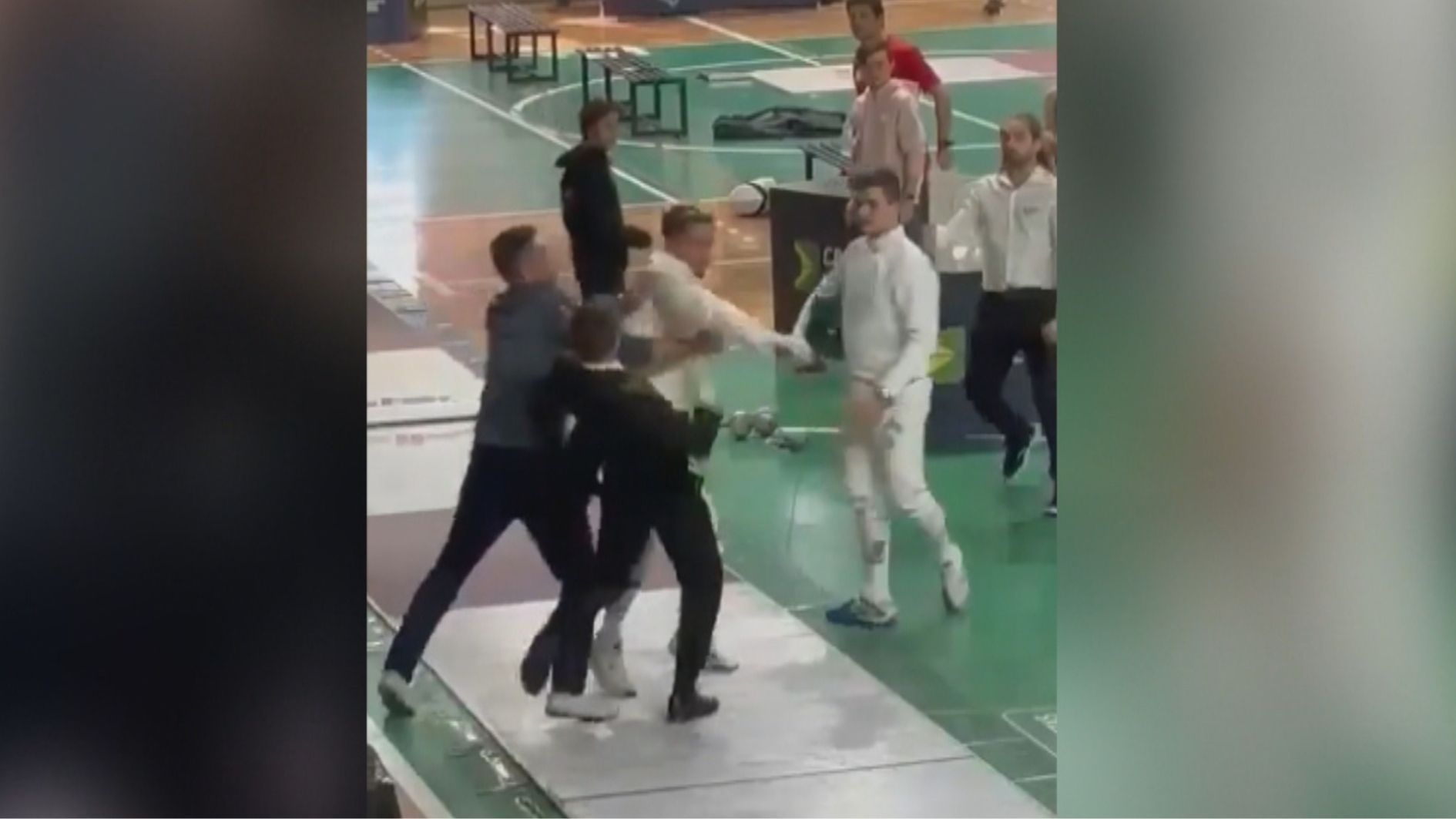 Um árbitro acertou socos em atleta de esgrima durante o campeonato brasileiro da modalidade neste final de semana, em Curitiba, no Paraná
