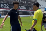 Cristiano Ronaldo Jr. faz golaço ao lado de Luva de Pedreiro; veja vídeo